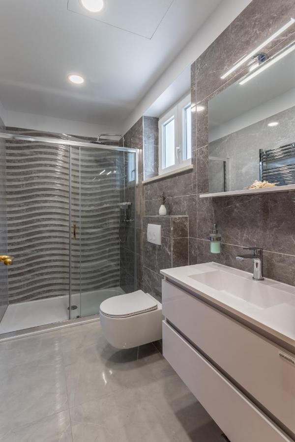 Garden Apartment Dina With Free Parking สปลิท ภายนอก รูปภาพ