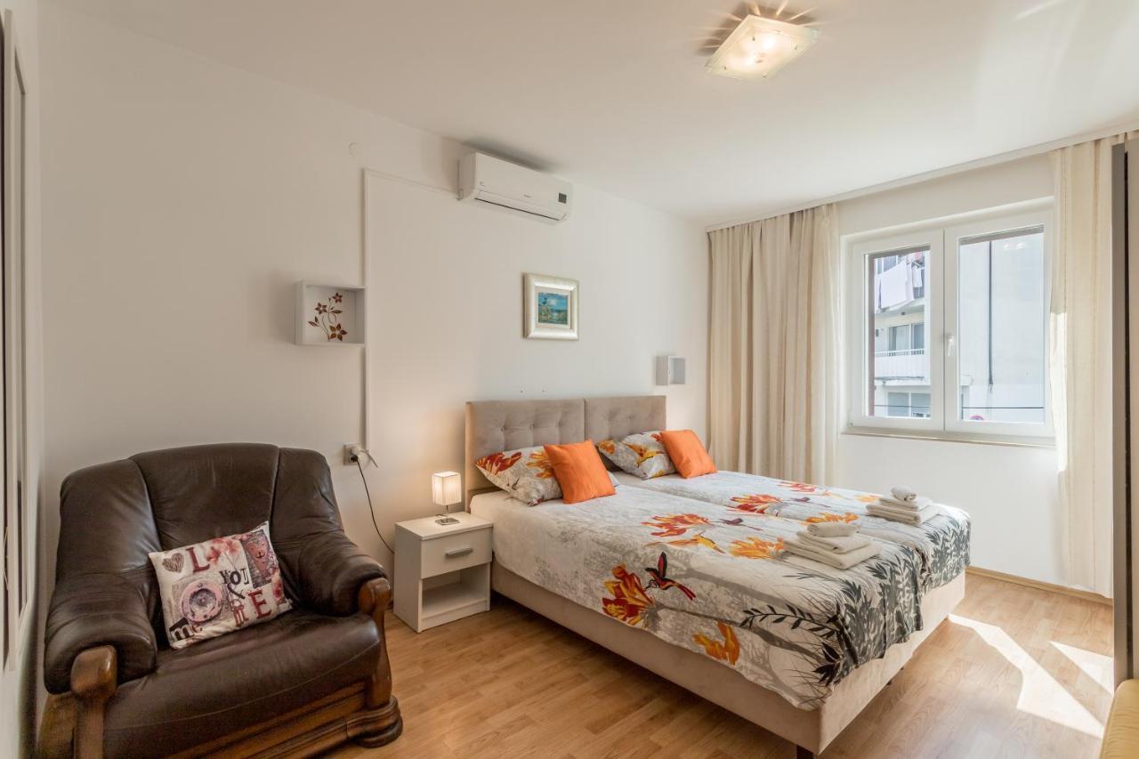 Garden Apartment Dina With Free Parking สปลิท ภายนอก รูปภาพ