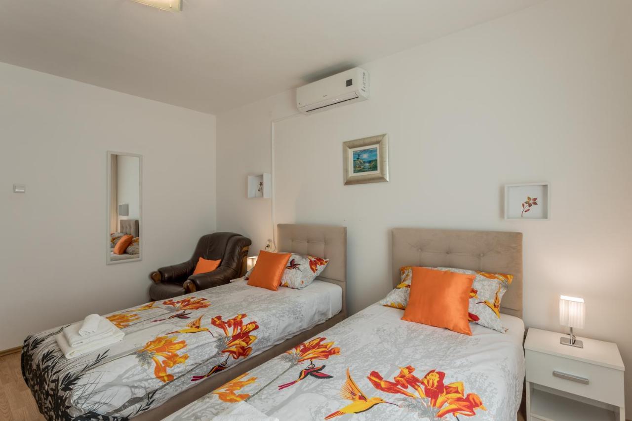 Garden Apartment Dina With Free Parking สปลิท ภายนอก รูปภาพ