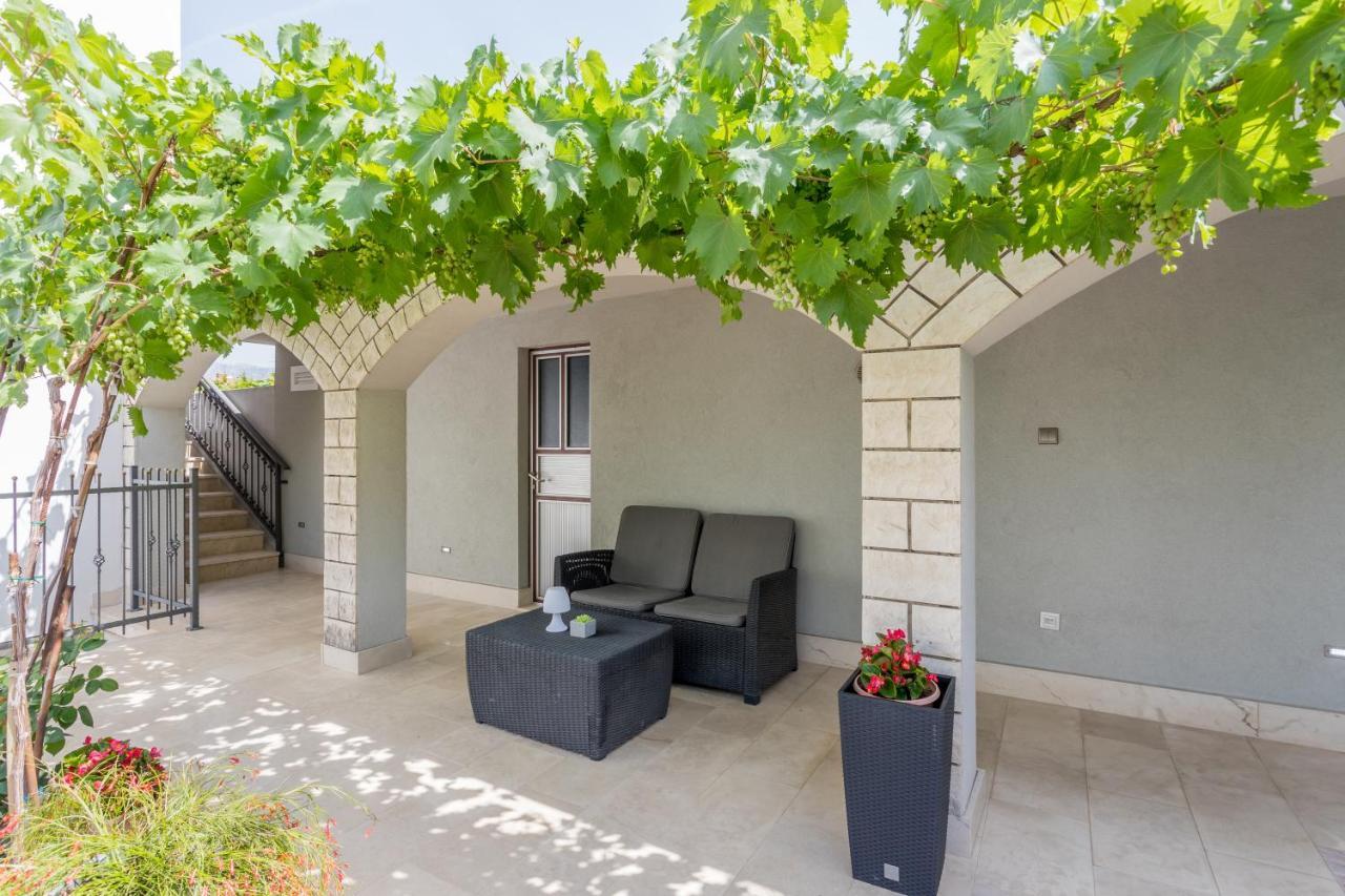 Garden Apartment Dina With Free Parking สปลิท ภายนอก รูปภาพ