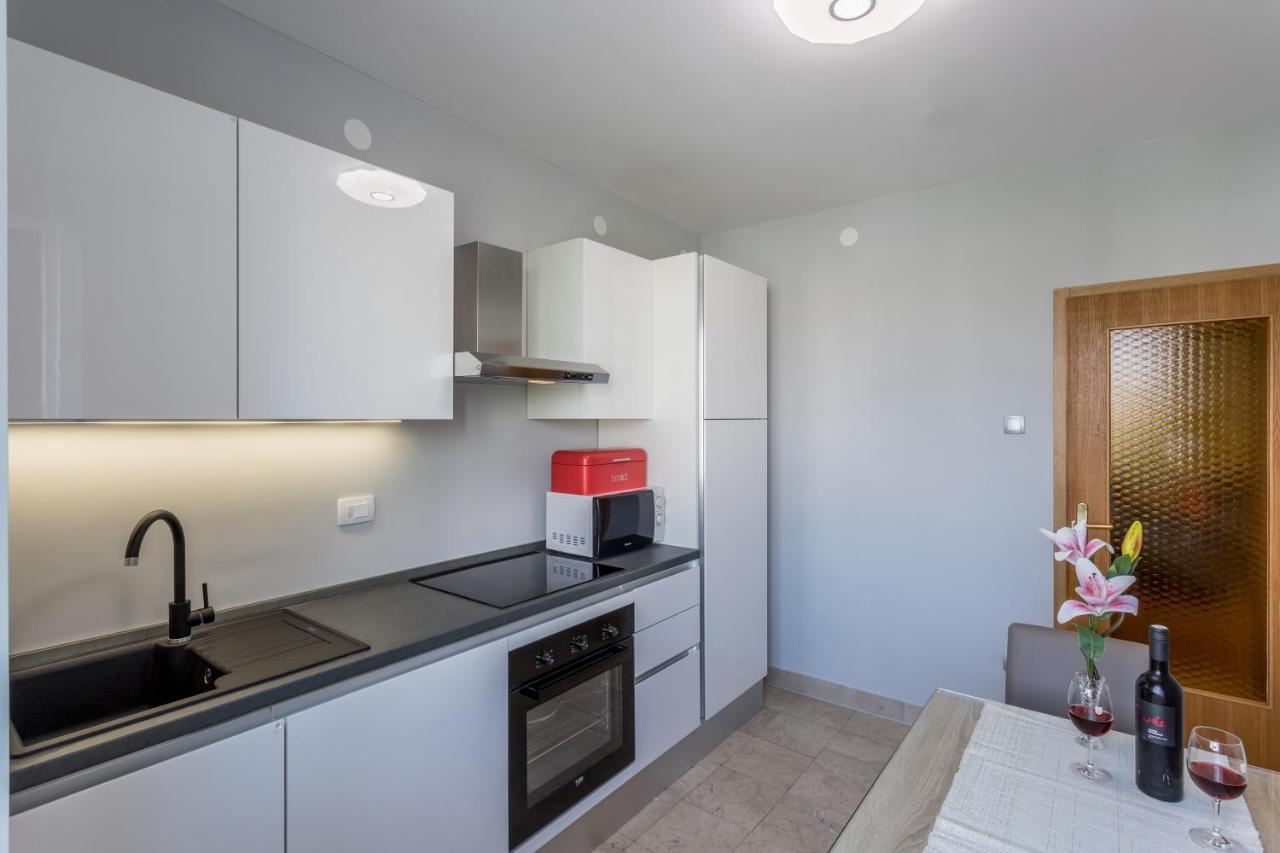 Garden Apartment Dina With Free Parking สปลิท ภายนอก รูปภาพ