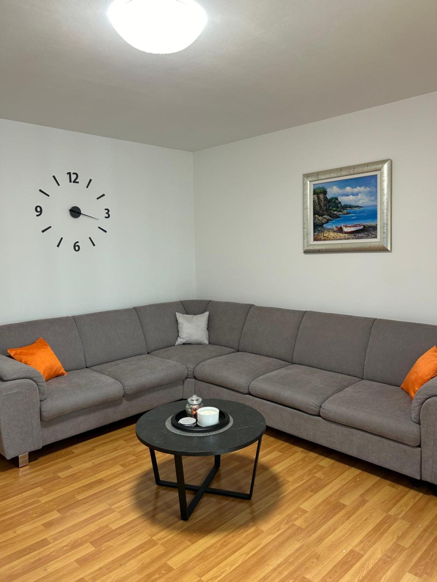 Garden Apartment Dina With Free Parking สปลิท ภายนอก รูปภาพ