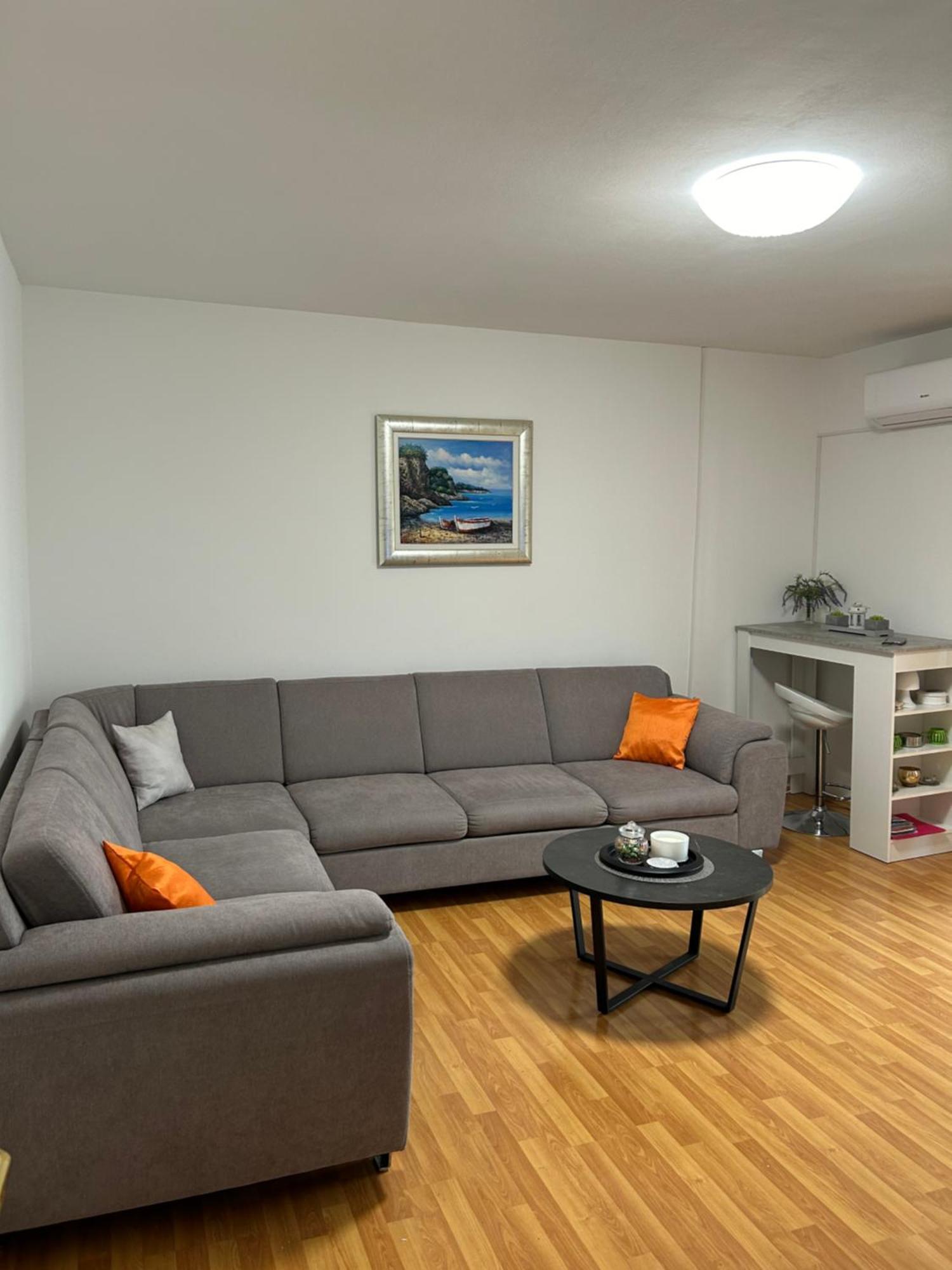Garden Apartment Dina With Free Parking สปลิท ภายนอก รูปภาพ