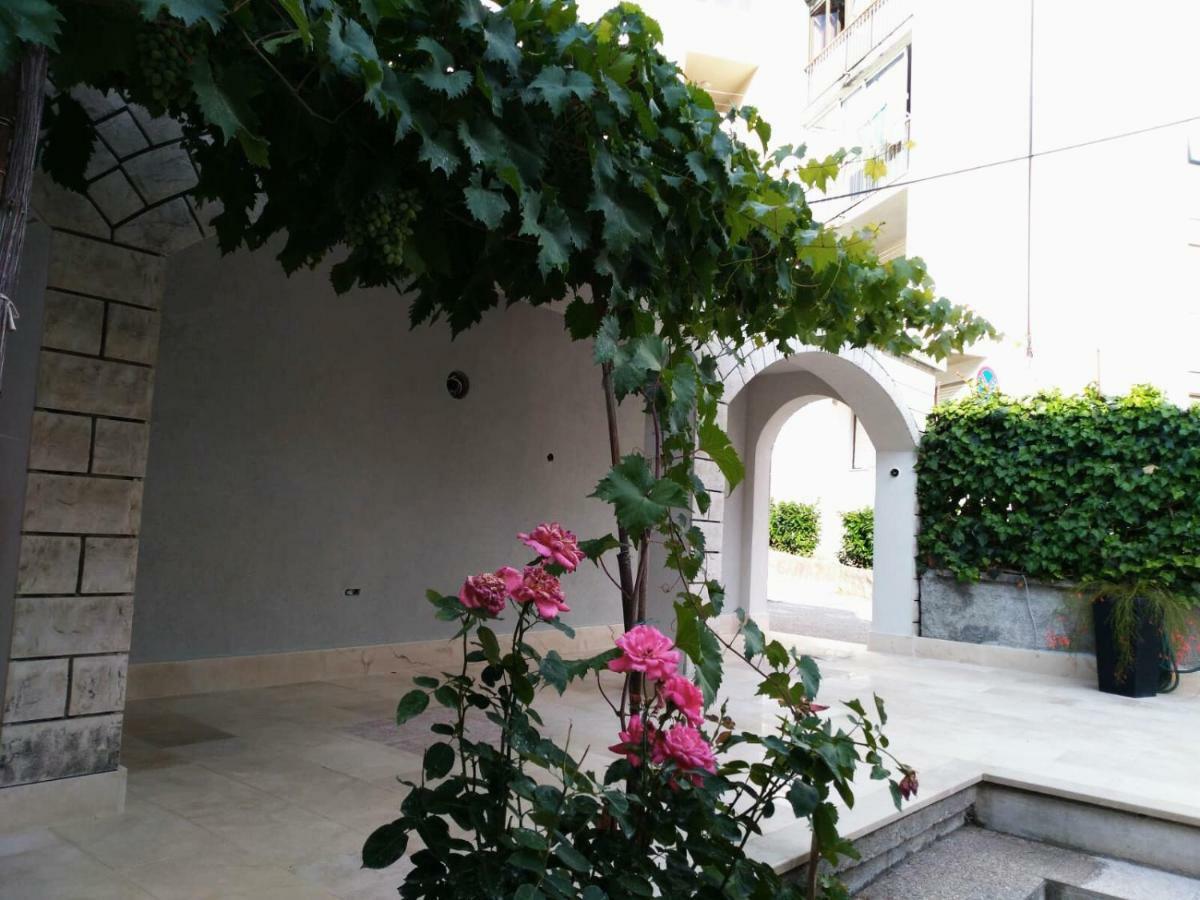 Garden Apartment Dina With Free Parking สปลิท ภายนอก รูปภาพ